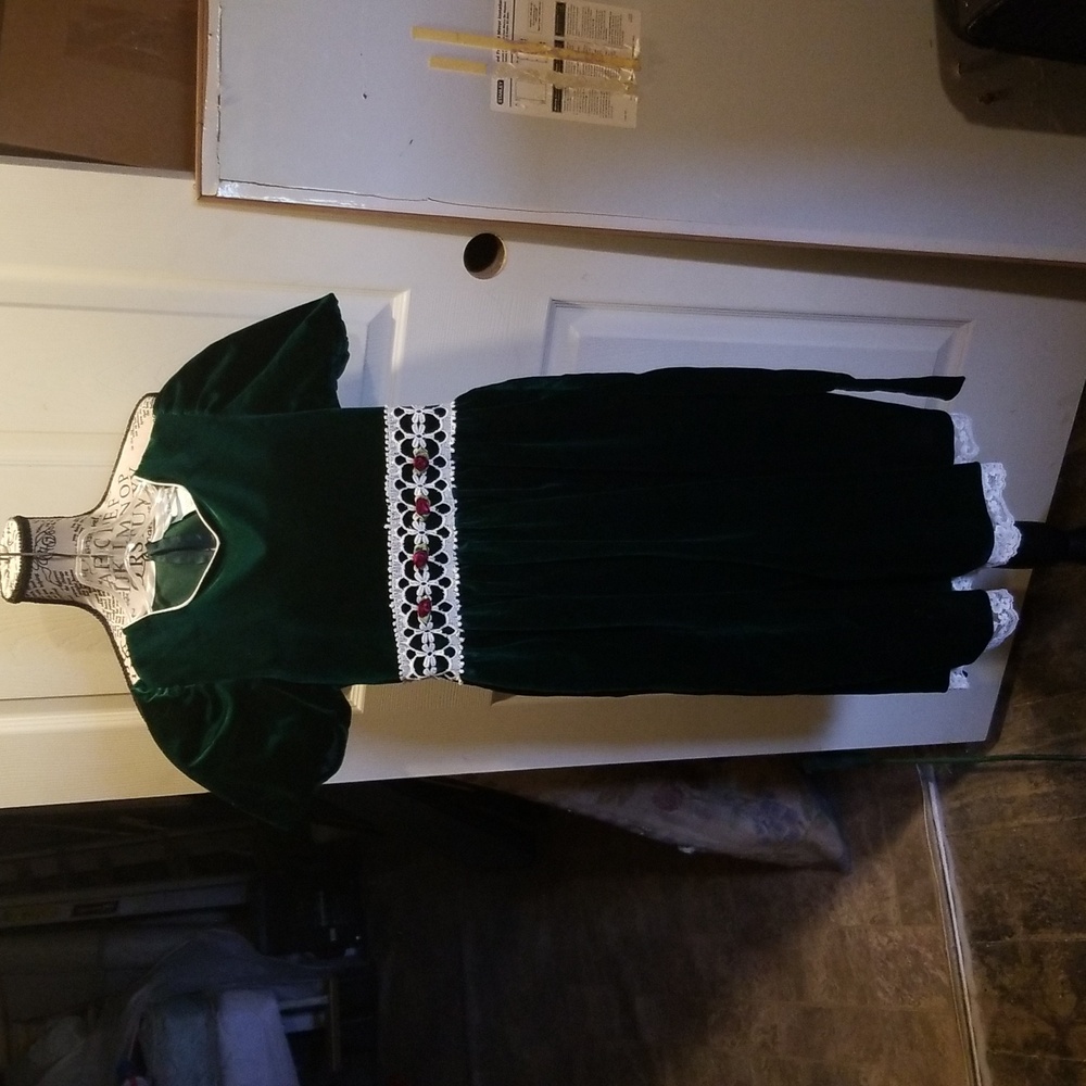Girls Holiday Christmas Concert Emeral Green Velvet Dress